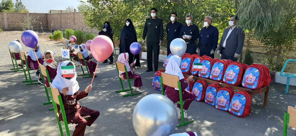 مدیر روابط عمومی شرکت زیسکو: هدایای مهر زیسکوی 3، به 1900 دانش آموز زرندی اهدا شد